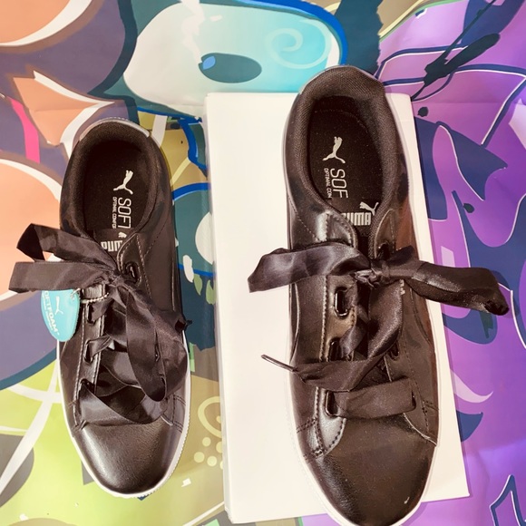 Black and White Puma shoes - Picture 1 of 4